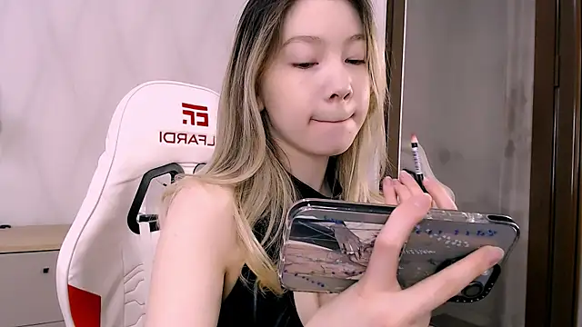 Snapshot of Babby_Rabbit chatting on November 2025 02:31:02 PM Babby Rabbit online show from November 2025 02:31:02 PM