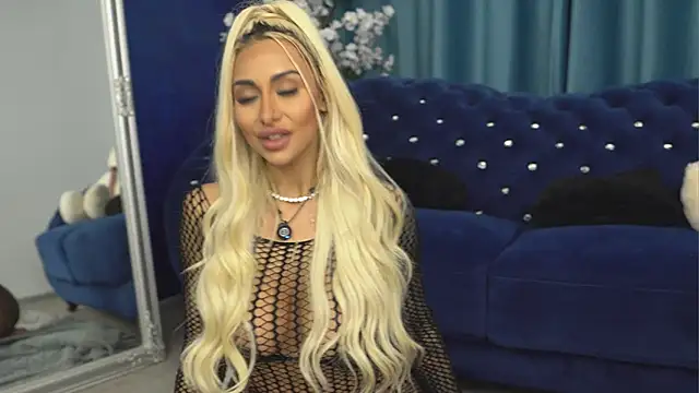 Snapshot of GoldenAmber chatting on September 2025 07:03:01 PM GoldenAmber online show from September 2025 07:03:01 PM