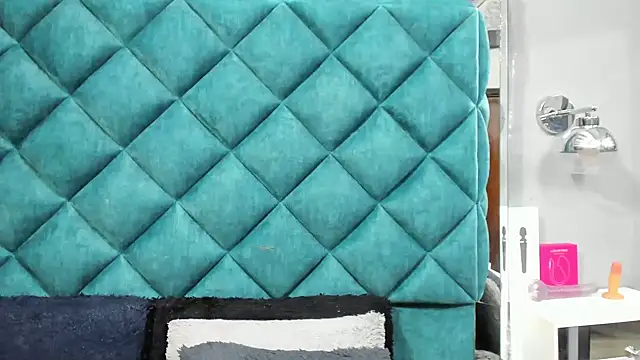 PENELOPELEWISs online show from October 2025 07:59:01 PM