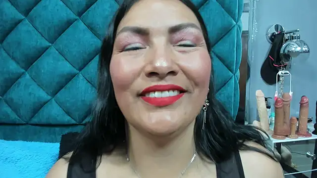 PENELOPELEWISs online show from May 2026 12:48:01 AM