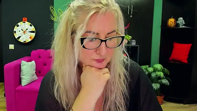 ChristyBrooks online show from March 2025 03:40:01 PM