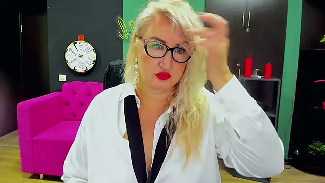 ChristyBrooks online show from September 2025 01:18:02 PM