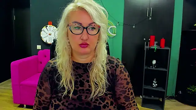 ChristyBrooks online show from September 2025 12:44:01 PM