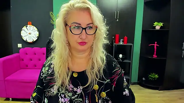 ChristyBrooks online show from October 2025 09:00:01 AM