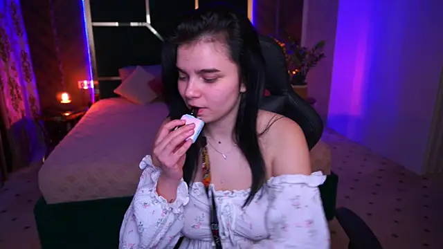 ShinyShyy online show from March 2025 04:36:02 PM