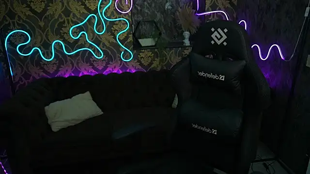 ShinyShyy online show from March 2025 05:28:02 PM