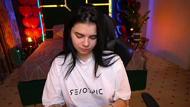 ShinyShyy online show from February 2025 04:57:01 PM