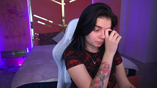 ShinyShyy online show from February 2025 01:11:02 PM