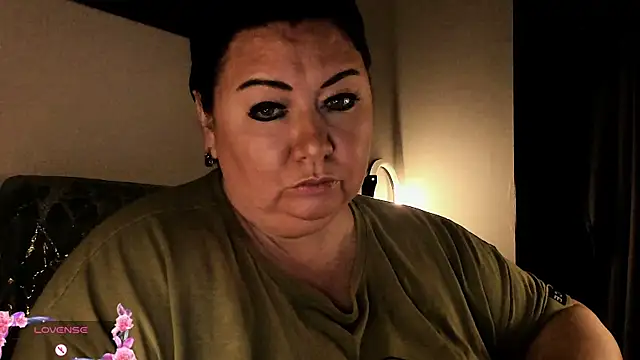 Snapshot of SexxyDreams1 chatting on September 2025 03:38:02 AM SexxyDreams1 online show from September 2025 03:38:02 AM