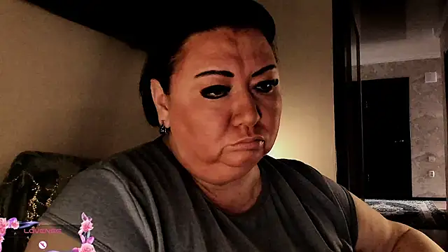 Snapshot of SexxyDreams1 chatting on September 2025 05:00:02 AM SexxyDreams1 online show from September 2025 05:00:02 AM