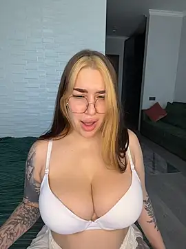 VikiDemi online show from December 2025 07:44:01 AM