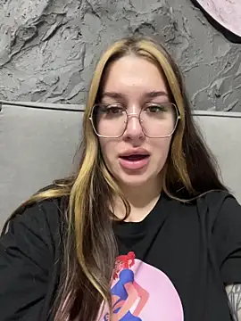 VikiDemi online show from November 2025 03:59:02 PM