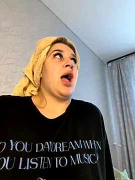 VikiDemi online show from October 2025 01:37:02 PM