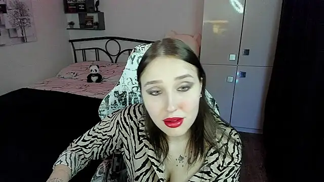 Snapshot of LinaTruly chatting on November 2025 10:20:02 PM LinaTruly online show from November 2025 10:20:02 PM