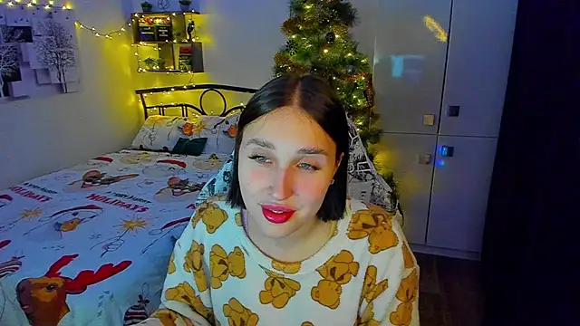 Snapshot of LinaTruly chatting on December 2025 10:15:01 PM LinaTruly online show from December 2025 10:15:01 PM