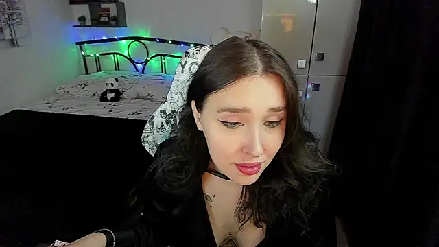 Snapshot of LinaTruly chatting on November 2025 10:35:02 PM LinaTruly online show from November 2025 10:35:02 PM