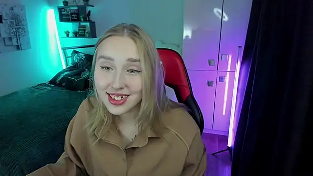 LinaTruly online show from October 2025 09:15:01 PM