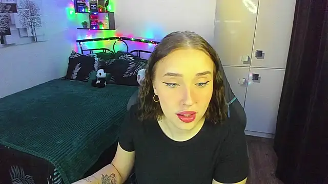 LinaTruly online show from February 2026 10:22:02 PM