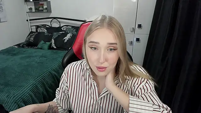 LinaTruly online show from September 2025 08:55:02 PM