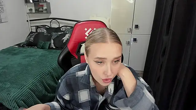 LinaTruly online show from September 2025 09:29:01 PM