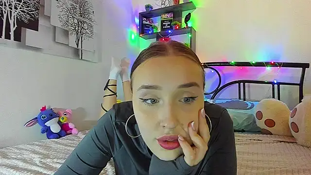 LinaTruly online show from March 2026 09:53:01 PM