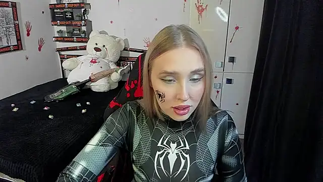 Snapshot of LinaTruly chatting on October 2025 09:36:02 PM LinaTruly online show from October 2025 09:36:02 PM