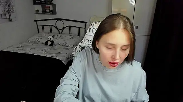 Snapshot of LinaTruly chatting on November 2025 09:59:01 PM LinaTruly online show from November 2025 09:59:01 PM