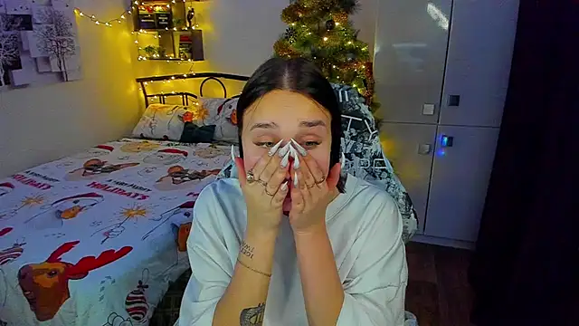 Snapshot of LinaTruly chatting on December 2025 10:48:01 PM LinaTruly online show from December 2025 10:48:01 PM