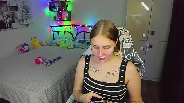 LinaTruly online show from June 2026 09:03:01 PM