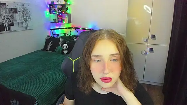 LinaTruly online show from March 2026 10:16:02 PM