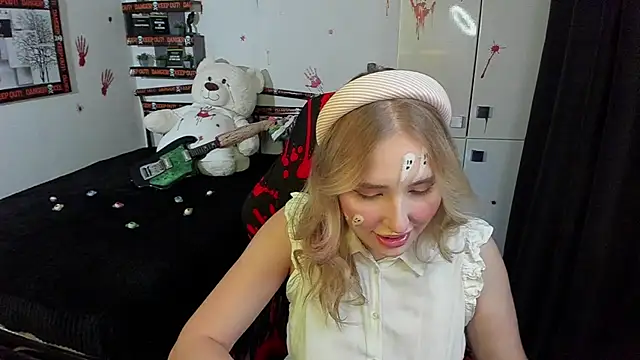 Snapshot of LinaTruly chatting on October 2025 09:58:01 PM LinaTruly online show from October 2025 09:58:01 PM