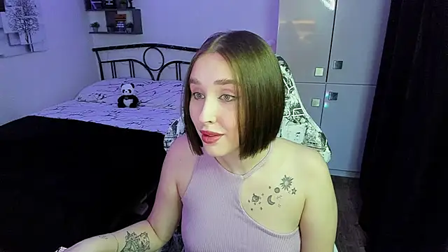 Snapshot of LinaTruly chatting on November 2025 08:53:01 PM LinaTruly online show from November 2025 08:53:01 PM