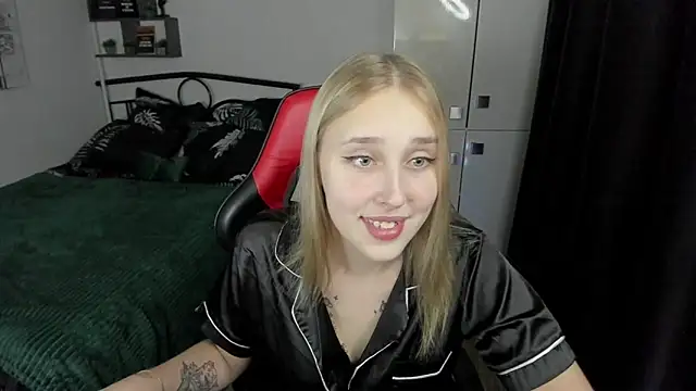 LinaTruly online show from September 2025 09:48:02 PM