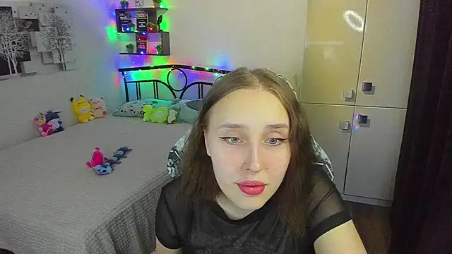 LinaTruly online show from April 2026 09:27:01 PM