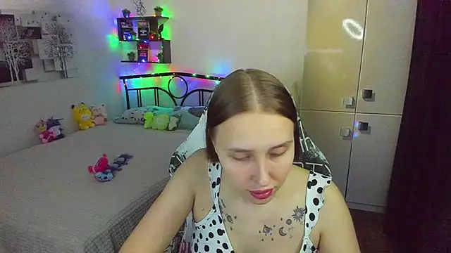 LinaTruly online show from April 2026 08:59:01 PM