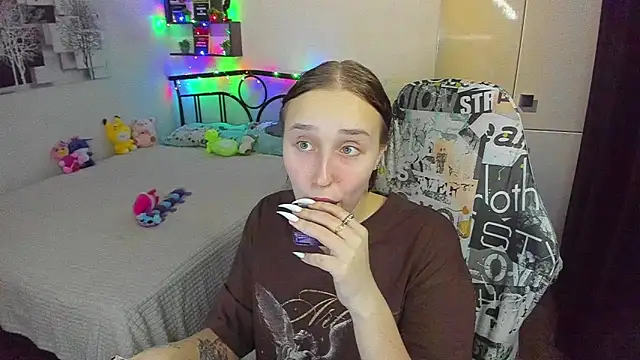 LinaTruly online show from April 2026 09:19:01 PM