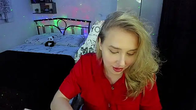 Snapshot of LinaTruly chatting on November 2025 09:40:02 PM LinaTruly online show from November 2025 09:40:02 PM