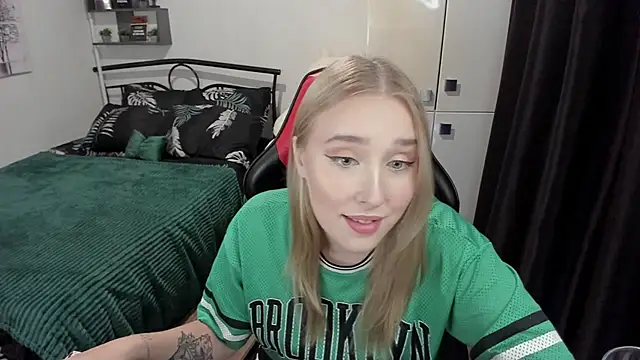 LinaTruly online show from September 2025 09:37:01 PM