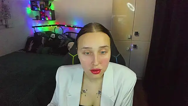 LinaTruly online show from February 2026 10:19:01 PM