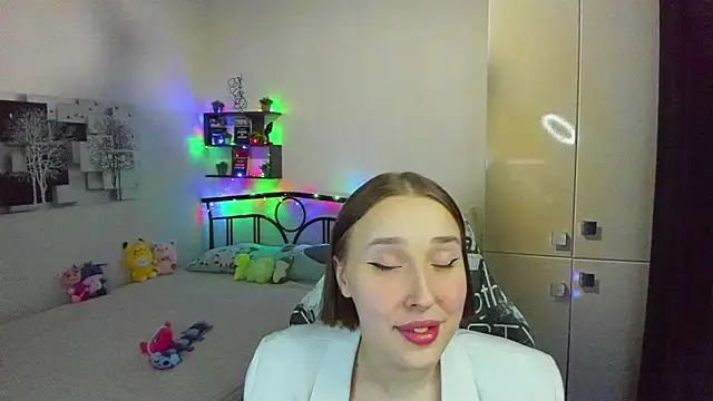 LinaTruly online show from April 2026 09:28:02 PM