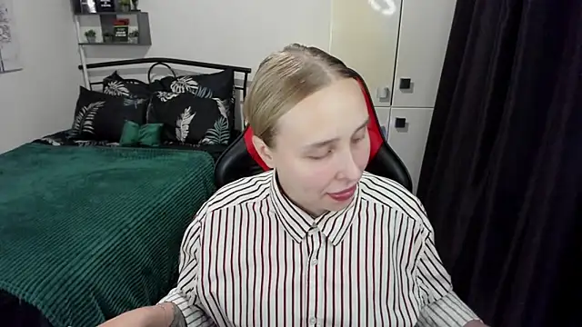LinaTruly online show from September 2025 08:48:02 PM