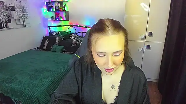 LinaTruly online show from February 2026 10:18:02 PM