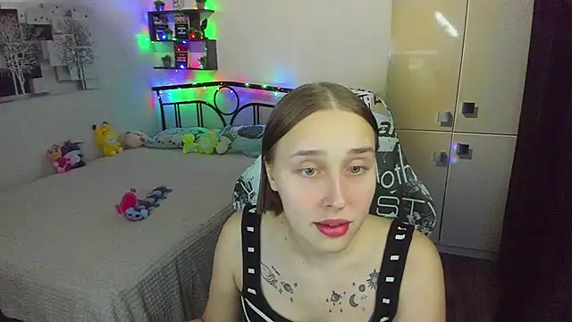 LinaTruly online show from May 2026 09:06:02 PM