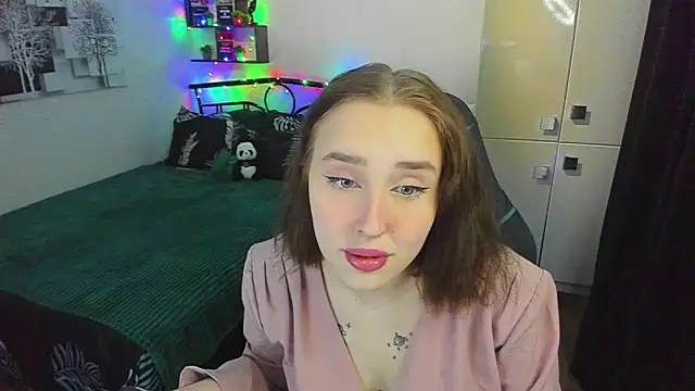 LinaTruly online show from March 2026 10:04:01 PM