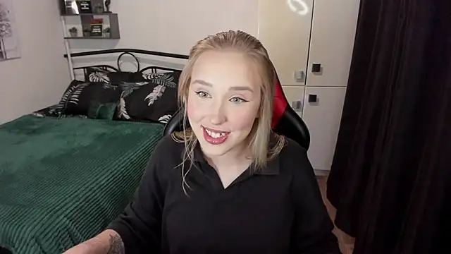 LinaTruly online show from September 2025 09:54:02 PM