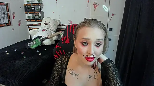 Snapshot of LinaTruly chatting on October 2025 10:22:02 PM LinaTruly online show from October 2025 10:22:02 PM