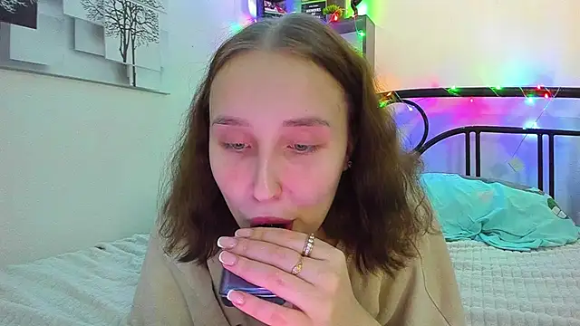 LinaTruly online show from March 2026 10:18:01 PM