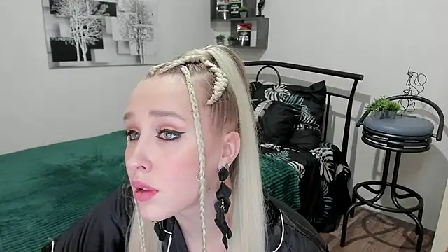 LinaTruly online show from February 2025 09:11:02 PM