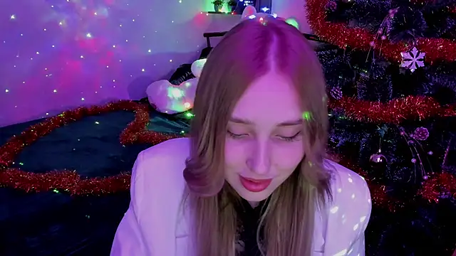 LinaTruly online show from December 2024 08:04:02 PM