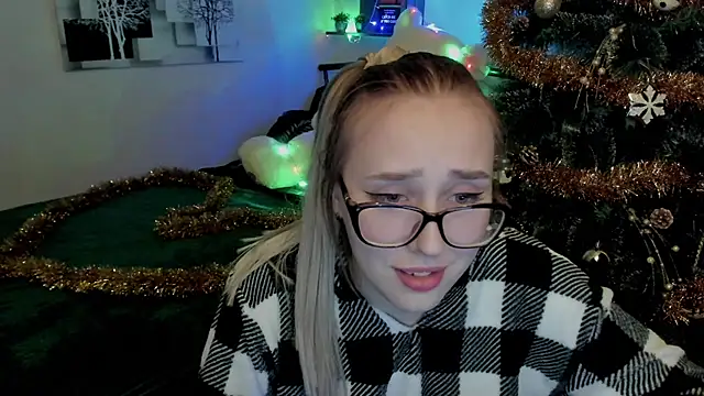 LinaTruly online show from December 2024 11:06:02 PM